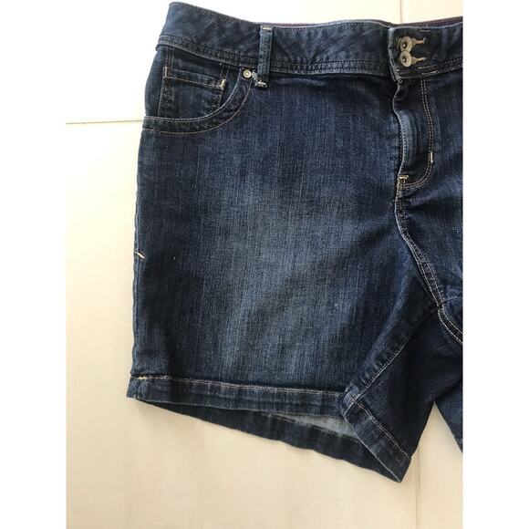Lane Bryant Jean Shorts Mid Rise Denim Stretch - Picture 3 of 8